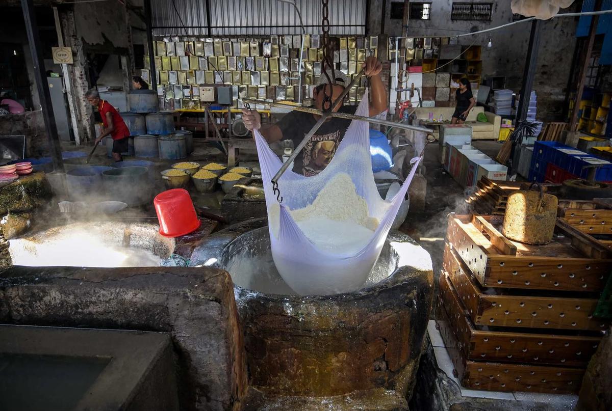 FOTO: Kenaikan Harga Kedelai Tekan Produksi Tahu di Jawa Timur