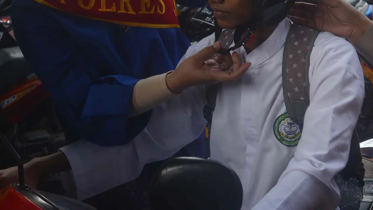 Polwan Polres Jakarta Timur Peringati Hari Kartini