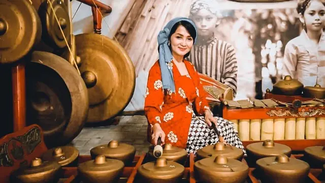 6 Potret Anna Maria, Istri Roy Marten yang Awet Muda