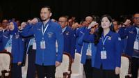 Agus Harimurti Yudhoyono (AHY) bersama istri Annisa Pohan menghadiri Kongres V Partai Demokrat di JCC, Jakarta, Minggu (15/3/2020). Agus Harimurti Yudhoyono (AHY) terpilih secara aklamasi sebagai Ketua Umum masa bakti 2020-2025 menggantikan Susilo Bambang Yudhoyono. (Liputan6.com/Dok Partai Demokrat