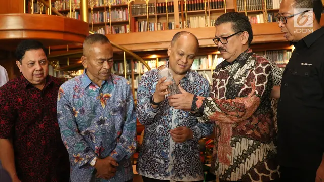 PWI Beri Anugrah Bapak Kemerdekaan Pers Indonesia untuk Habibie