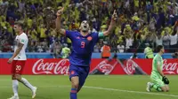 Bomber Kolombia, Radamel Falcao, merayakan gol yang dicetaknya ke gawang Polandia pada matchday kedua Grup H Piala Dunia 2018 di Kazan Arena, Senin (25/6/2018) dini hari WIB. (AP Photo/Frank Augstein)