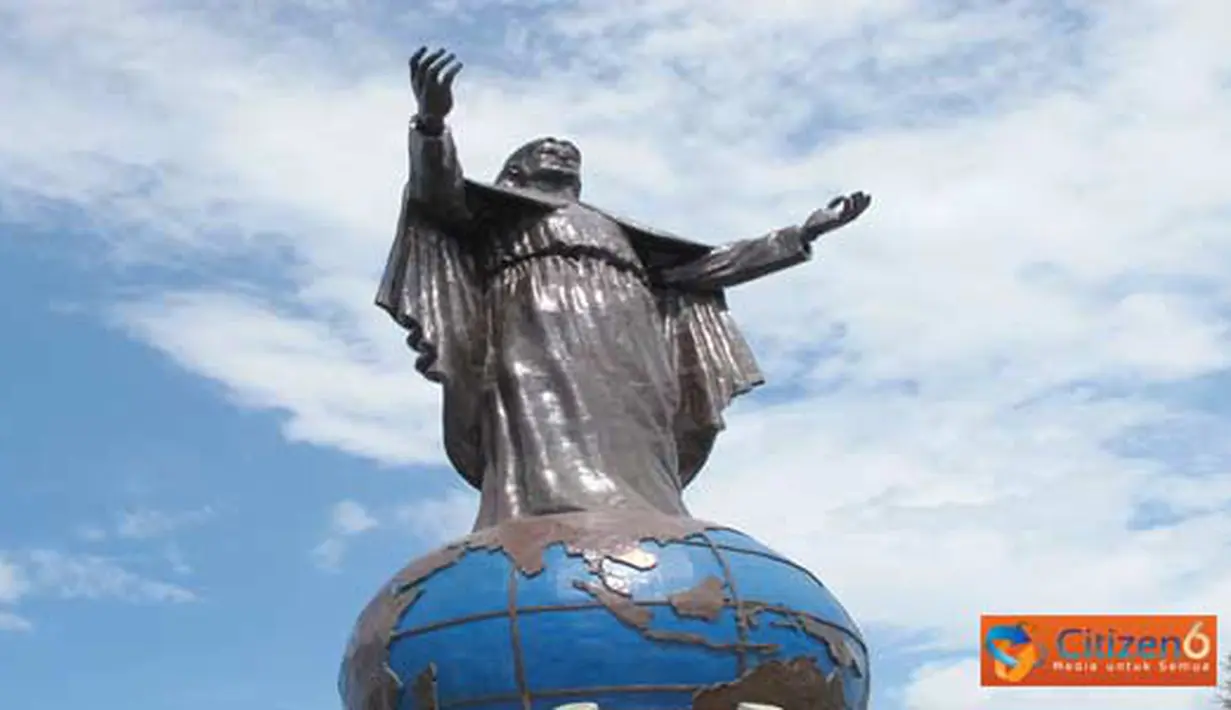 Citizen6, Timor Leste: Patung Kristus Raja yang terletak di Bukit Fatucama, sebelah timur Kota Dilli merupakan objek wisata rohani popular di Timor Leste. (Pengirim: Pongky Seran)