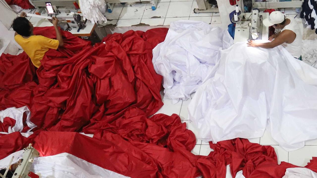 FOTO: Menjahit Merah Putih Sepanjang 2 Kilometer Sambut HUT RI ke-80