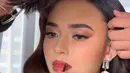 Dipulas MUA Bennu Sorumba, wajah Amanda Manopo dipulas dengan makeup bergaya klasik vintage [@bennusorumba]
