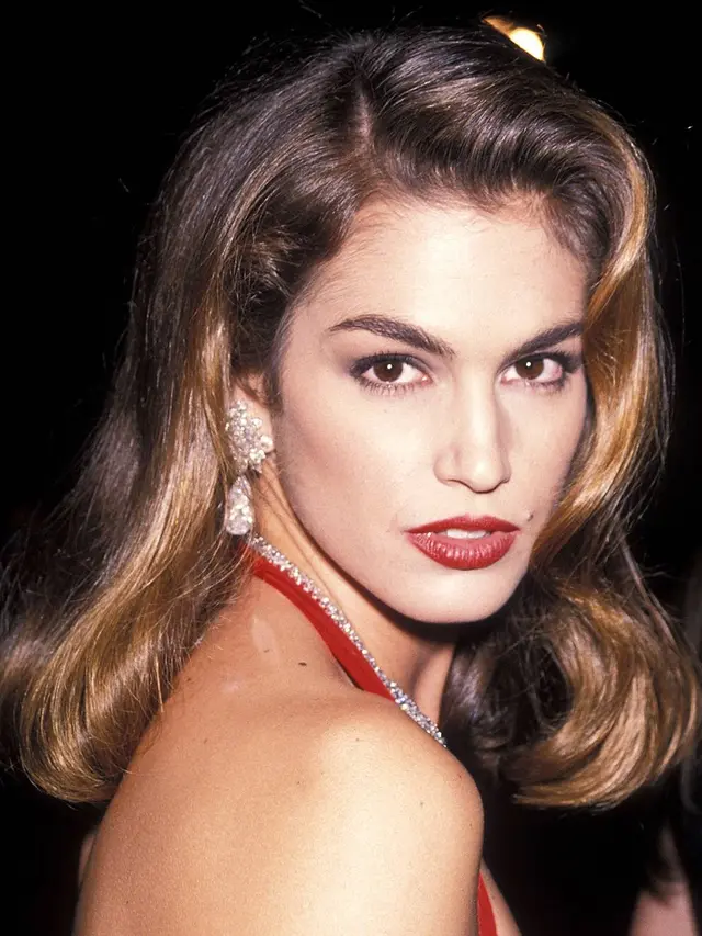 1990: Cindy Crawford
