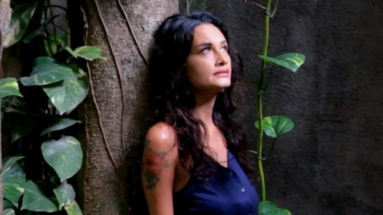 Rebecca Reijman kembali merilis single terbarunya, Mr. $$.