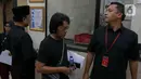 Di sisi lain, DPP PDIP telah merespons penetapan tersangka Hasto Kristiyanto. Bagi PDIP, penetapan tersangka Sekretaris Jenderal PDIP Hasto Kristiyanto hadiah malam Natal 2024. (Liputan6.com/Herman Zakharia)