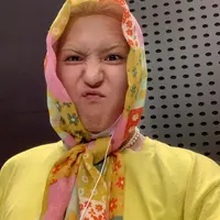 Mino Member Kpop Winner Kenakan Pashmina dari Brand Indonesia, credit: Mino