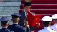 Presiden Joko Widodo saat melantik para perwira TNI Polri dalam acara Prasetya Perwira TNI-Polri Tahun 2024 di Istana Merdeka Jakarta, Selasa (16/7/2024). (Istimewa)