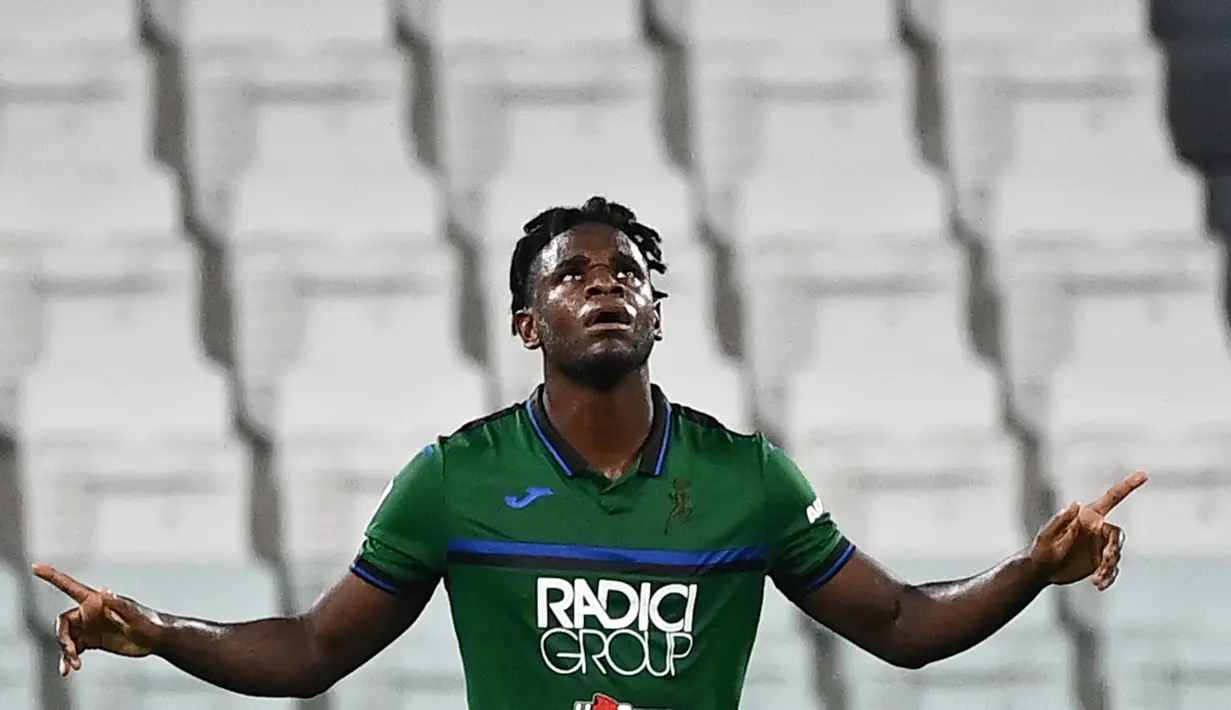 7. Duvan Zapata (Atalanta) - 17 gol. (AFP/Marco Bertorello)