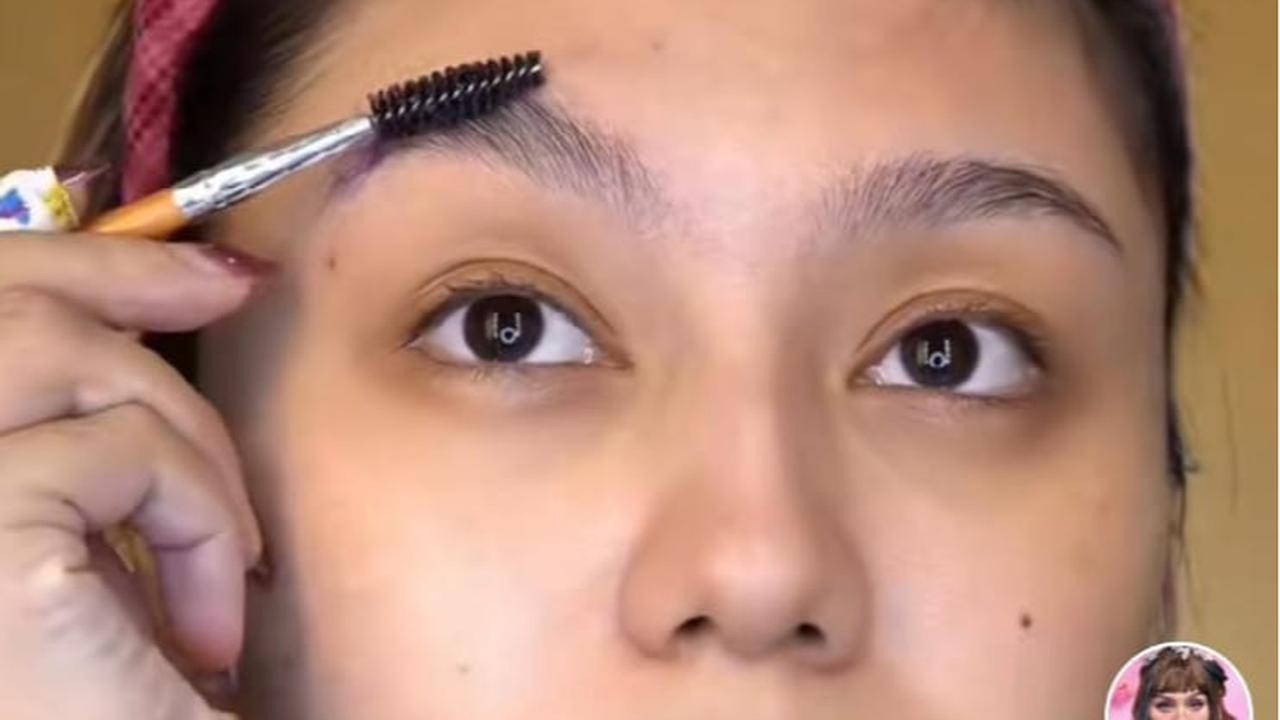 Merapikan Alis: Make Up Imitasi Syifa Hadju