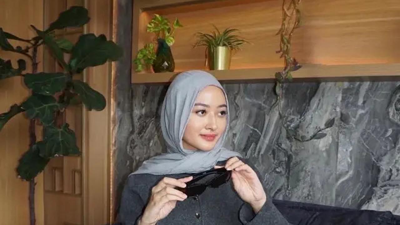 6 Potret Terbaru Puteri Modiyanti Putuskan Berhijab, Mantapkan Hati Sepulang Umroh