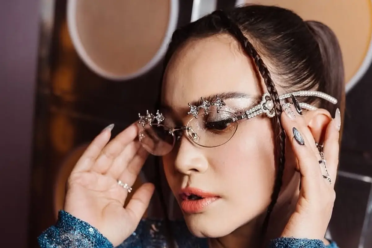 Rossa di Video Klip Terbaru Single Sinaran