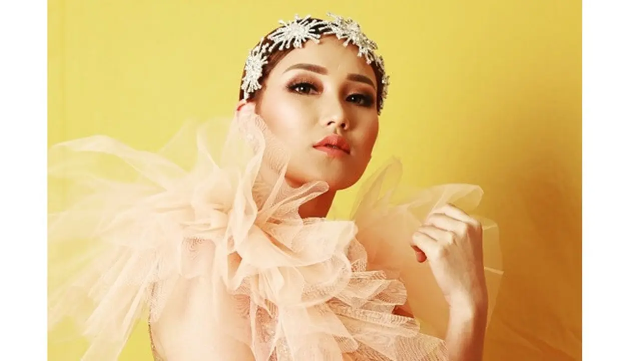 6 Gaya Pemotretan Ayu Ting Ting Bertema Snowflake, Cantik Bak Bidadari