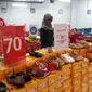 Bukan hanya pusat perbelanjaan modern, penggiat UMKM digandeng dalam kegiatan Tangerang Great Sale. (Liputan6.com/Pramita Tristiawati)