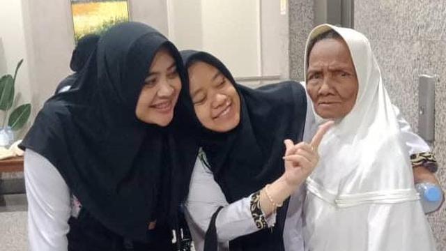 Penuh Haru dan Tangis Bahagia Saat 300 Jemaah Haji Lansia Kembali dari Safari Wukuf
