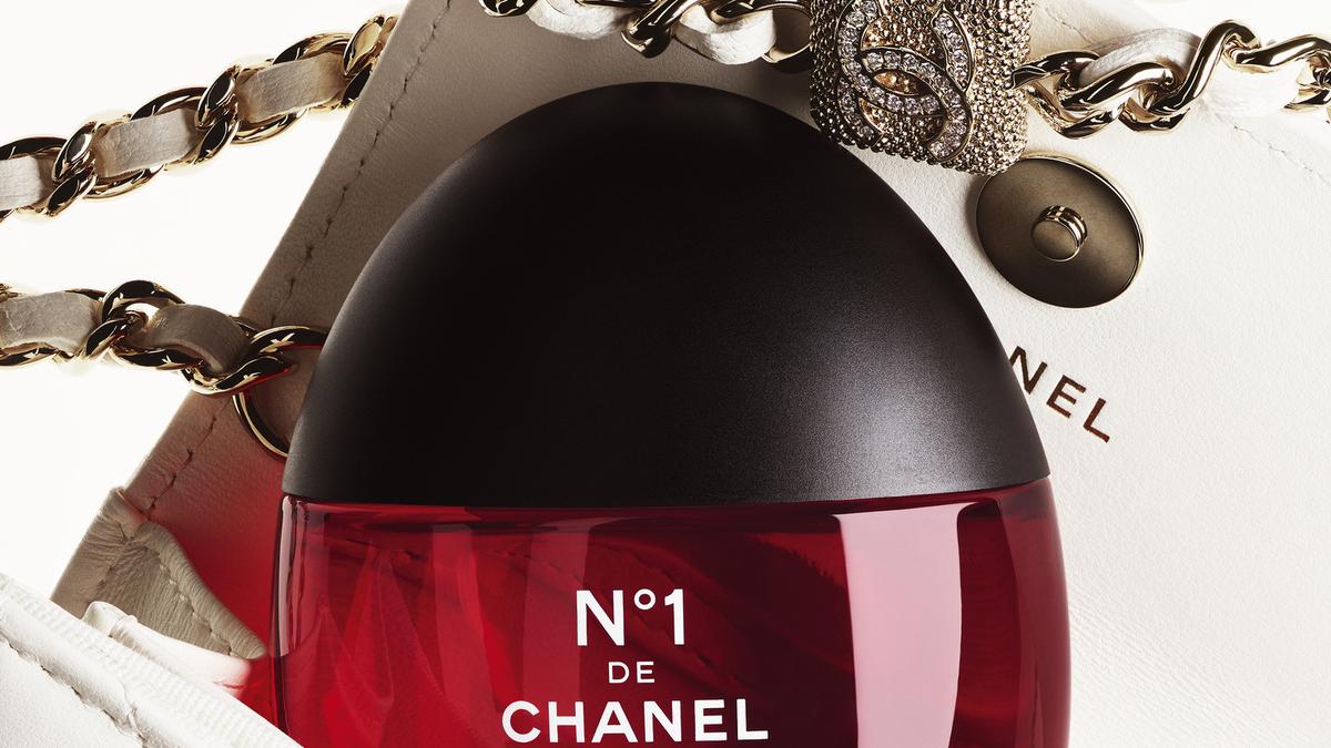 CHANEL Perkenalkan Serum-in-Mist, Teknologi Red Camellia dalam Kemasan Ringkas dan Fungsional