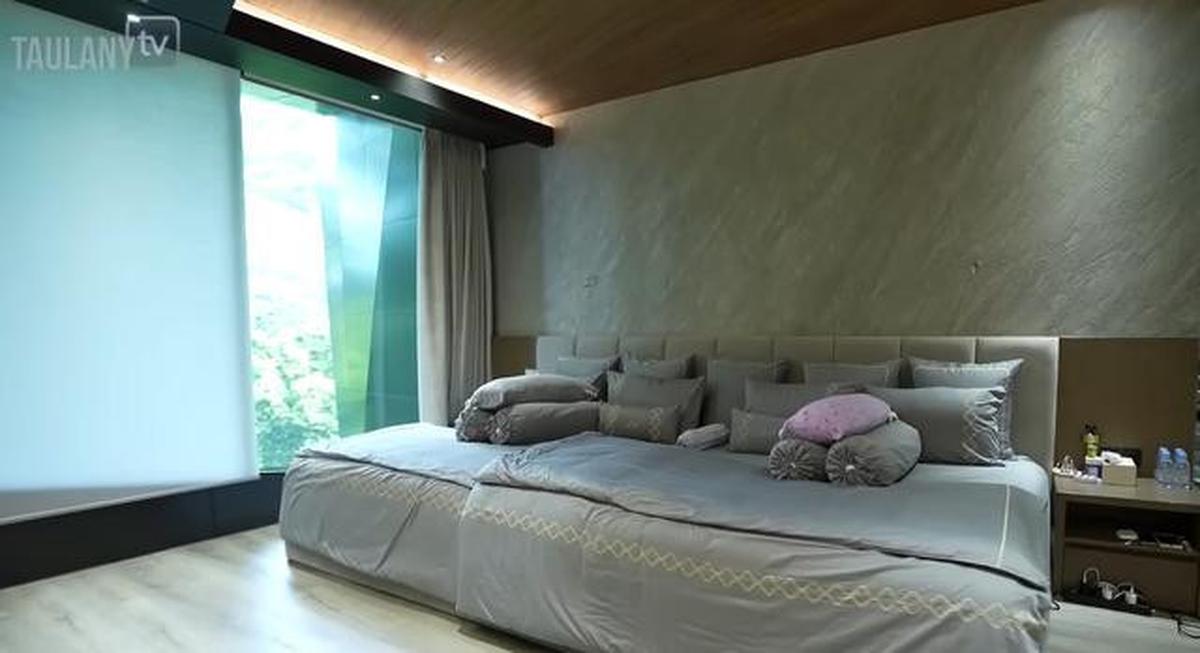 8 Potret Kamar Aurel Hermansyah dan Atta Halilintar, Gaya Minimalis Modern yang Bikin Betah