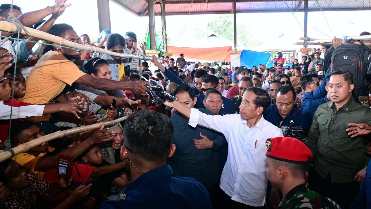 Presiden Joko Widodo (Jokowi) dan Ibu Negara Iriana Jokowi melakukan kunjungan kerja ke Purworejo, Jawa Tengah pada Selasa (2/1).<br>