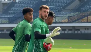 3 Fakta Menarik Adam Przybek, Kiper yang Baru Saja Tinggalkan Persib: Jebolan Timnas Wales U-21