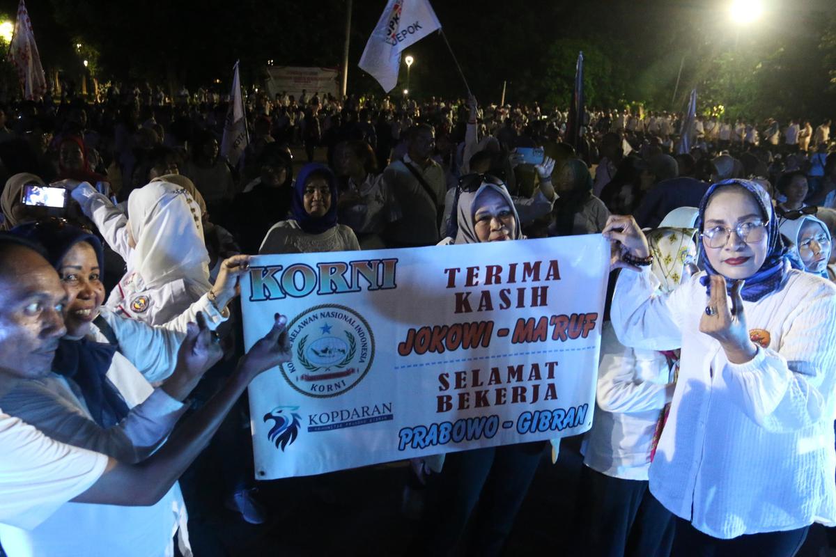 Relawan Prabowo-Gibran gelar tasyakuran dan doa bersama di Tugu Proklamasi