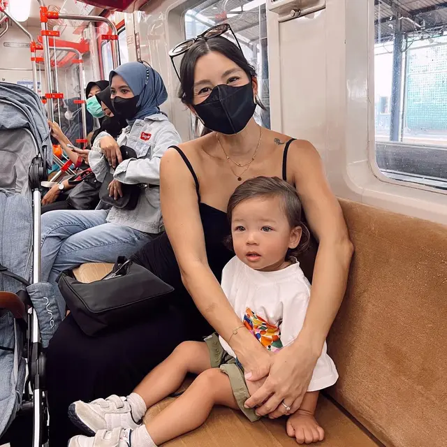 Jennifer Bachdim dan keluarga liburan ke Solo dan Jogja (Instagram/jenniferbachdim)