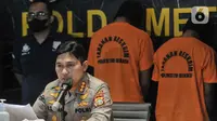 Kabid Humas Polda Metro Jaya Kombes Pol Endra Zulpan memberikan keterangan saat rilis kasus mutilasi Bekasi di Jakarta, Minggu (28/11/2021). Dalam kasus mutilasi dengan korban seorang driver ojol berinisial RS (28) tersebut, polisi berhasil meringkus dua tersangka. (merdeka.com/Iqbal S Nugroho)