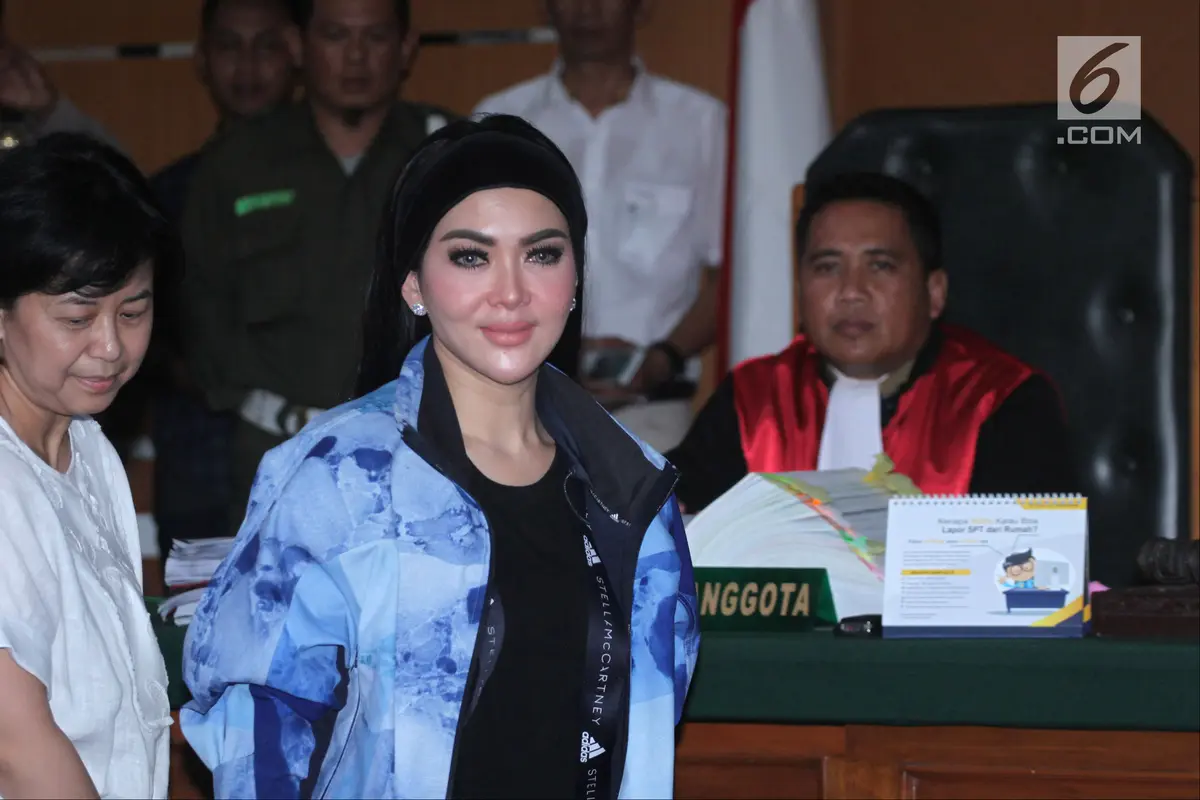 Syahrini First Travel