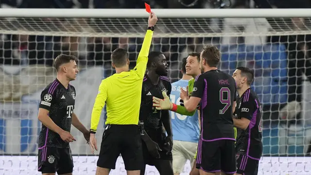 Foto: Bayern Munchen Kena Apes Lagi, Ditumbangkan Lazio di Liga Champions Lewat Kartu Merah Berhadiah Adu Penalti