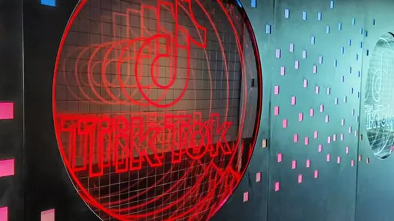 Presiden Donald Trump Sebut Microsoft Tertarik Akusisi Operasional TikTok di AS