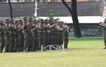 VIDEO: Penuh Semangat Siswa 'Lulus' dari Barak Militer Angkat Anggota TNI, Demul Teriak Bangga