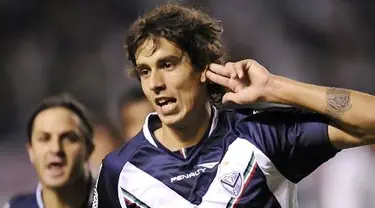 Gelandang Velez Sarsfield Ricardo Alvarez seusai menjebol gawang Liga de Quito dalam laga lanjutan Copa Libertadores di Quito, 5 Mei 2011. AFP PHOTO/RODRIGO BUENDIA