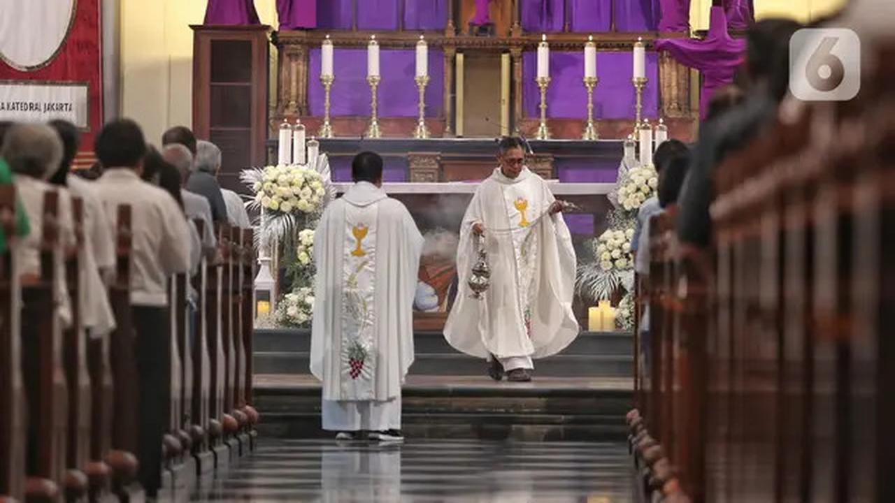 Khidmat, Pelaksanaan Misa Kamis Putih di Gereja Katedral Jakarta