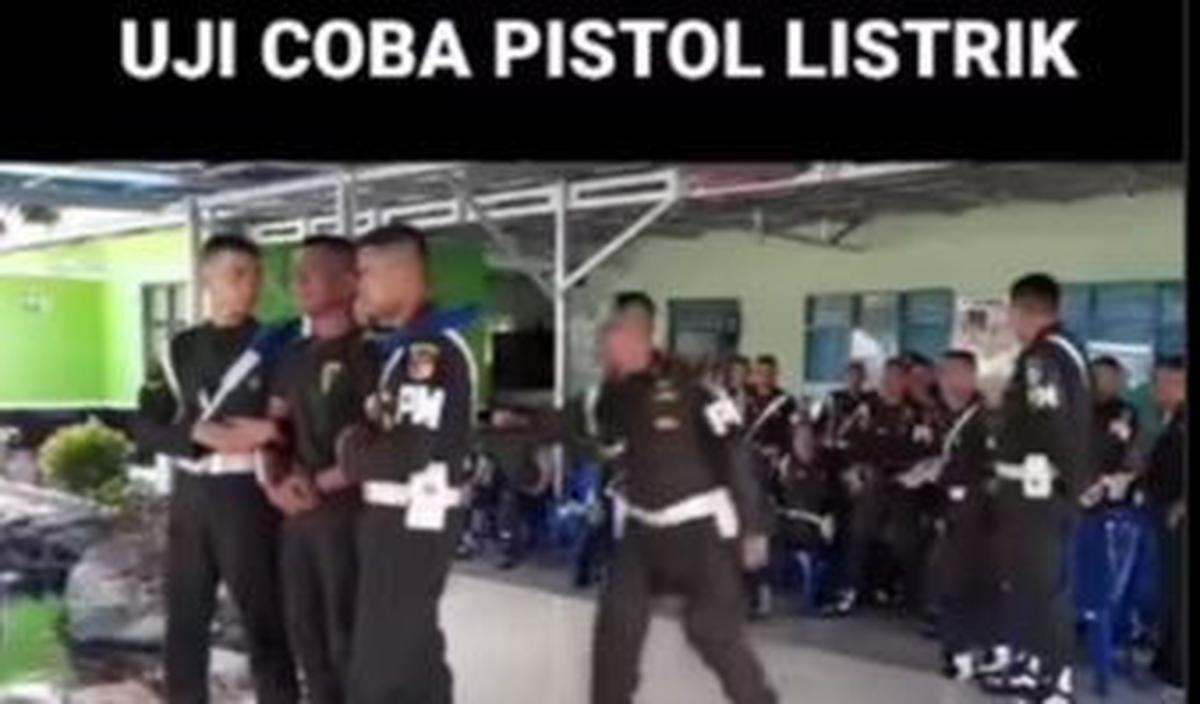 Uji Pistol Langsung Tembak Prajurit