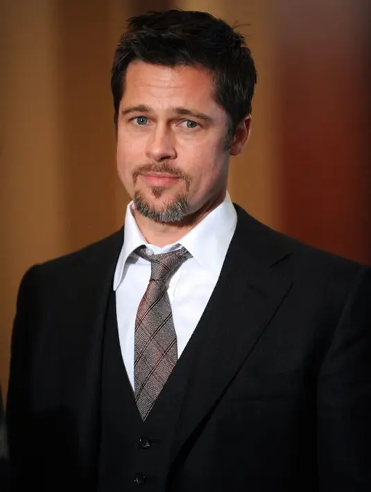 Proses perceraian Angelina Jolie dan Brad Pitt memang masih belum menemukan titik akhirnya. Termasuk hak asuh anak yang sampai saat ini masih diperjuangkan kedua pihak, dan tentunya menunggu keputusan pihak pengadilan. (AFP/Bintang.com)