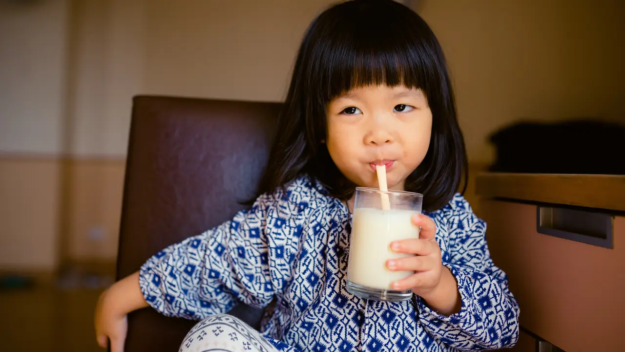 Anak Minum Susu