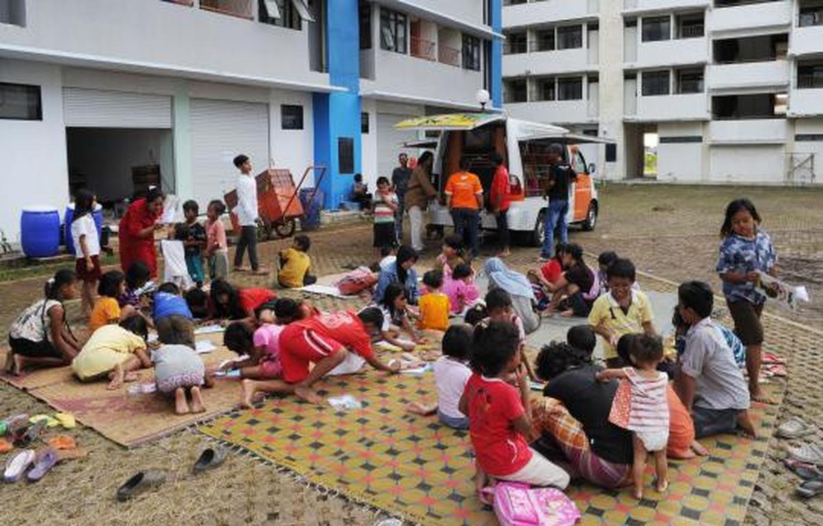 Aktivitas warga korban banjir di Rusun Marunda