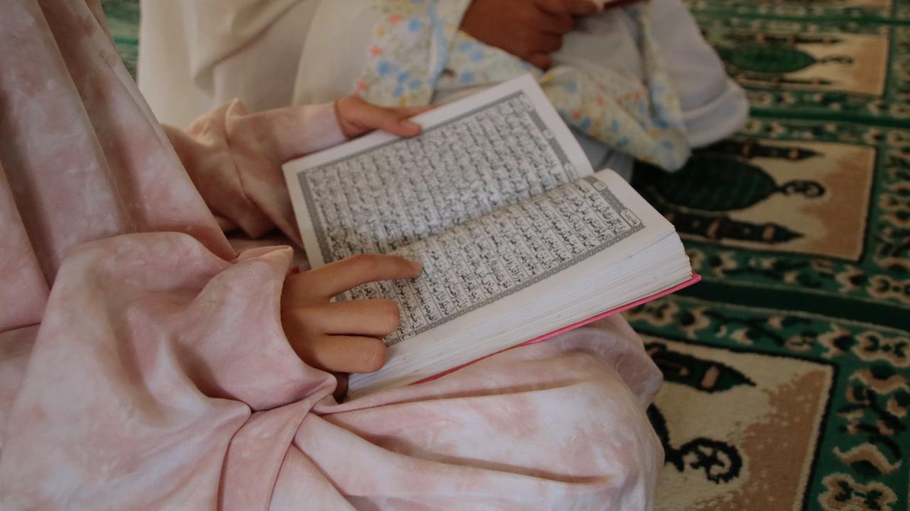 Contoh Iqlab dalam Al-Qur’an Beserta Suratnya