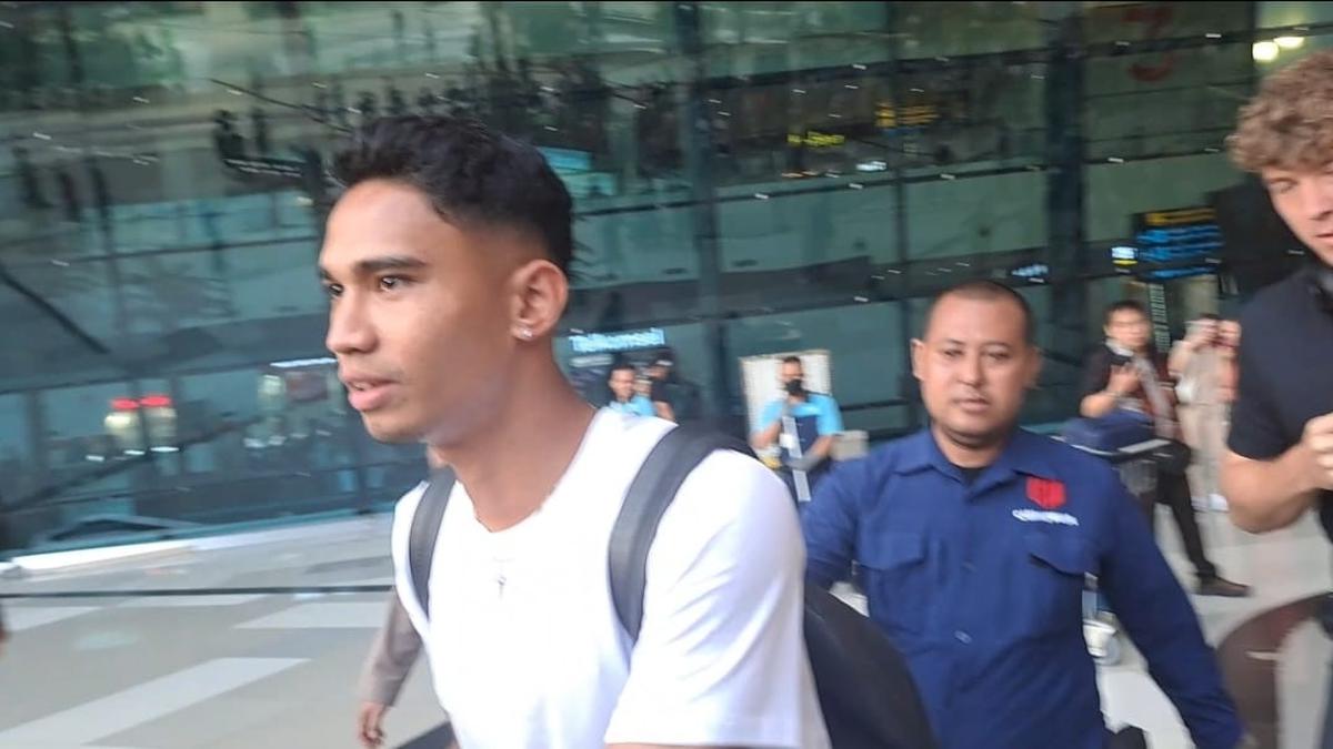 Pemain Oxford United Tiba di Bandara Soetta Jelang Piala Presiden 2025, Ada Marselino dan Ole