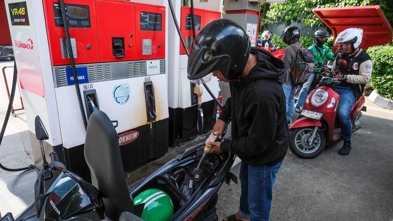 FOTO: Pemerintah Tetapkan Batas Pembelian BBM Bersubsidi per Kendaraan