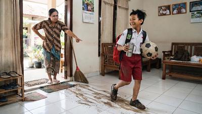 8 Kebiasaan yang Membuat Rumah Cepat Kotor, Ternyata Sering Tidak Disadari