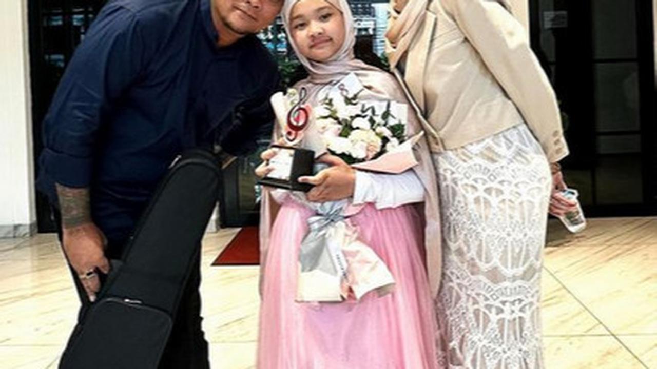 Potret Inara Rusli dan Virgoun Kompak Temani Starla Manggung, Ingatkan Peran Orangtua & Netizen Singgung Rujuk