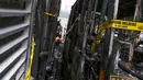 Api berhasil dipadamkan satu jam kemudian setelah dua unit mobil pemadam kebakaran dari Suku Dinas Pemadam Kebakaran Jakarta Selatan dikerahkan ke lokasi, (28/8/14). (Liputan6.com/Faizal Fanani)