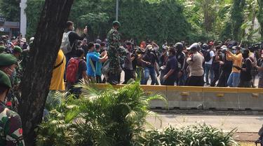Suasana demo tolak Omnibus Law di sekitar Istana, Jakarta, Kamis (8/10/2020)
