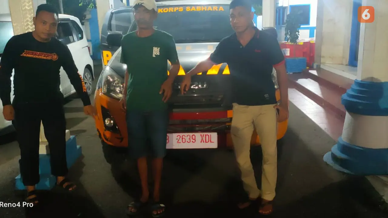 Mobil Dinas Polisi yang menabrak lari pemotor di Parepare (Liputan6.com/Fauzan)
