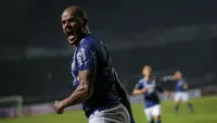 Piala Presiden 2022 akan segera memasuki partai perempat final. Meski tinggal merampungkan beberapa pertandingan di fase grup, sebagian tim telah sukses mengamankan tiket untuk melaju ke delapan besar. Beberapa dari mereka juga mampu mencuri perhatian usai berhasil tampil secara impresif dan bahkan diprediksi akan menjadi kandidat kuat juara Piala Presiden 2022. Berikut daftarnya. (Bola.com/Bagaskara Lazuardi)