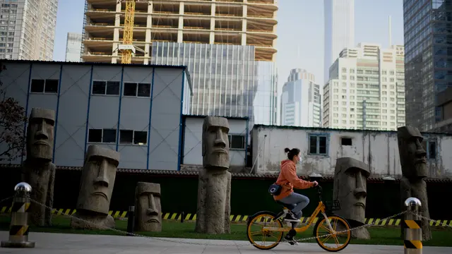 Replika Patung Moai Pulau Paskah di Beijing