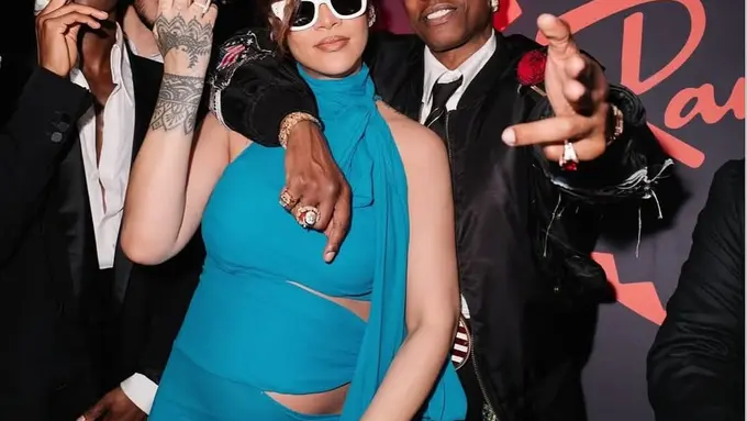 Gaya Rihanna Comeback ke Cannes Setelah 8 Tahun, Pamer Baby Bump Elegan Bareng A$AP Rocky