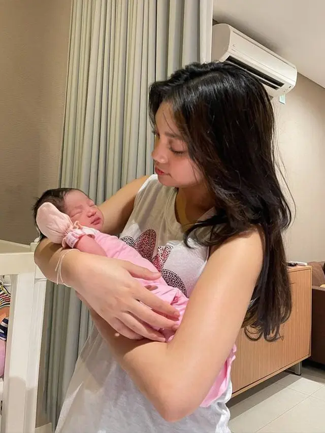 Naura dan Nakeya (Instagram @riafinola)